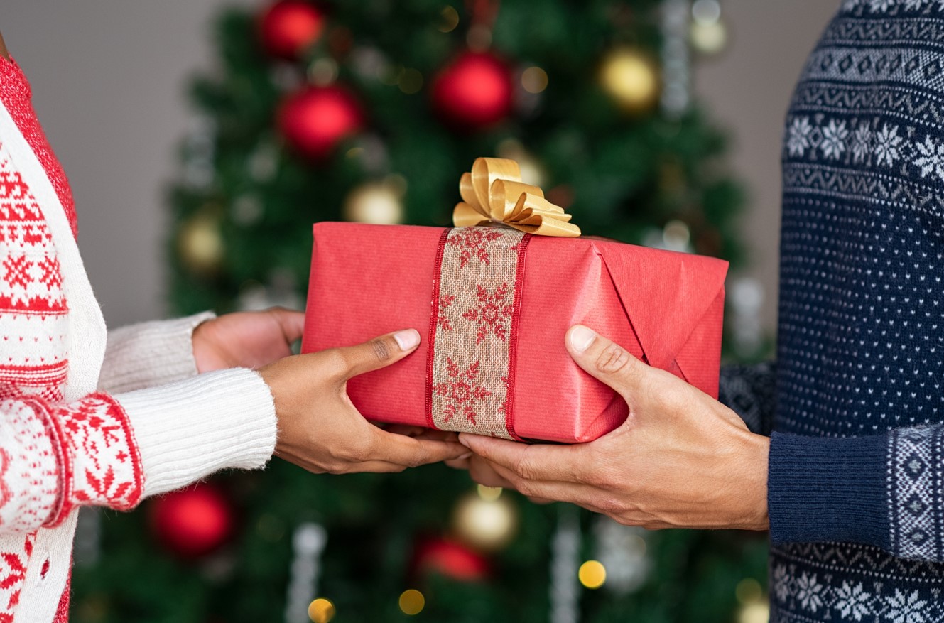 Gift-Giving with Heart: Finding the Perfect Present for Your Partner