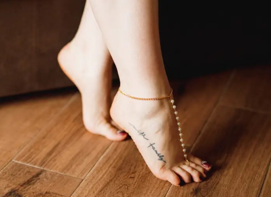 FeetFinder vs. FunwithFeet: Why FeetFinder is the Beyoncé of Feet Pics and FunwithFeet is... Well, It’s Just There