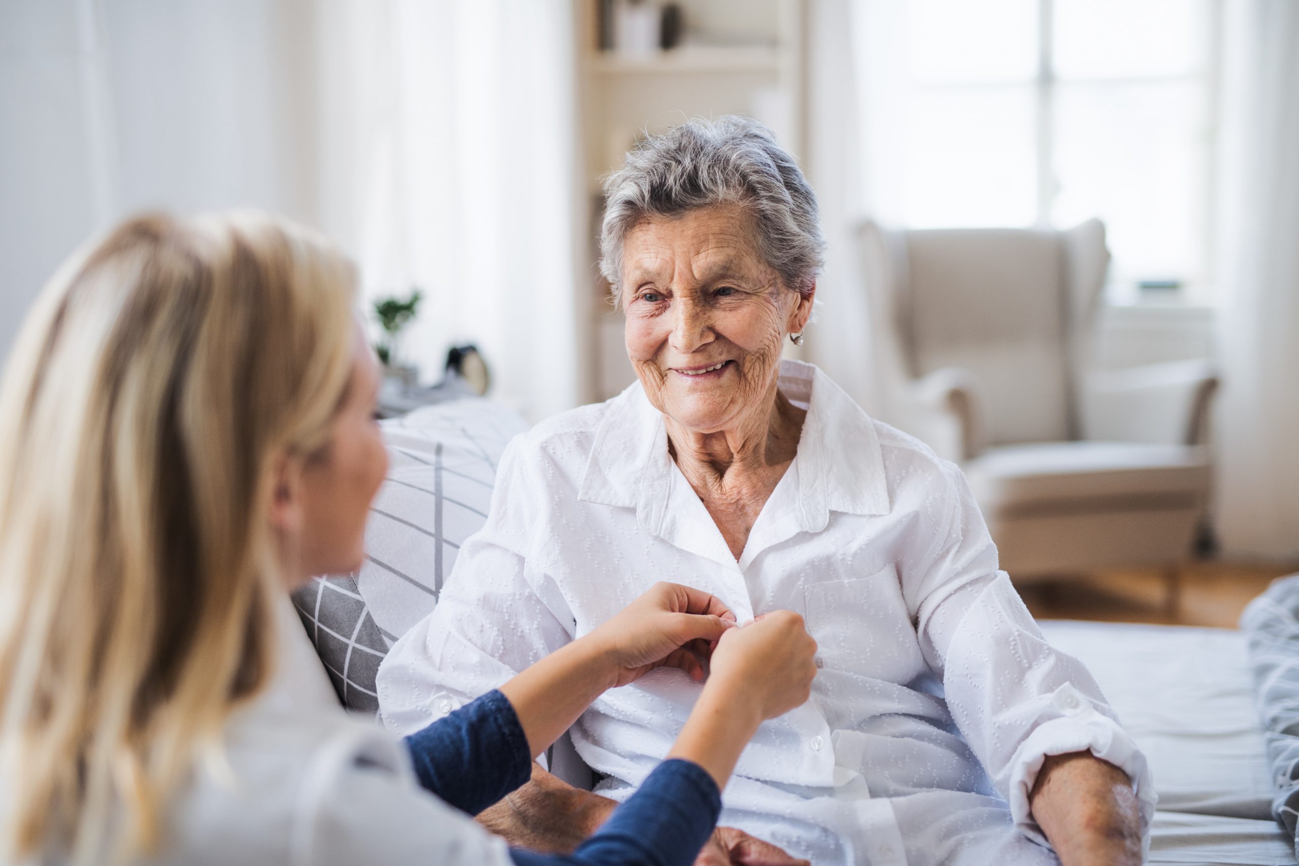 A Family’s Guide to Caring for a Loved One With Dementia at Each Stage