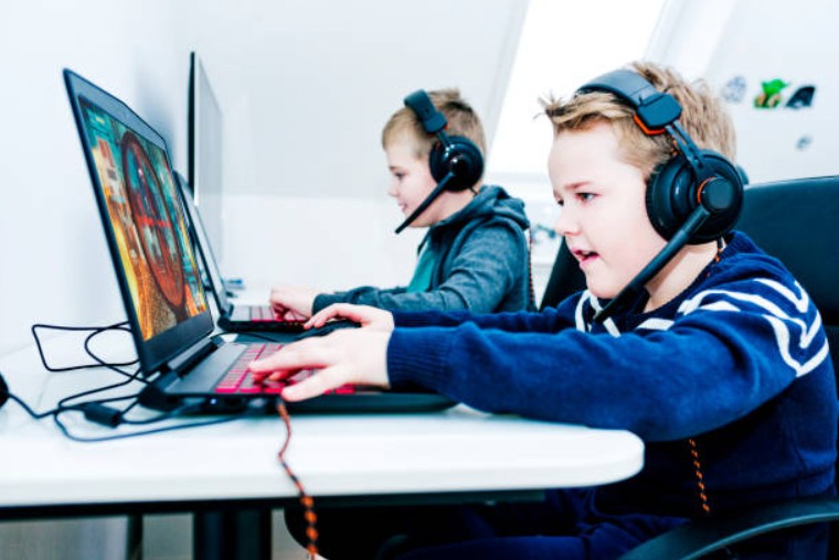 What Makes Online Gaming So Addictive And Fun